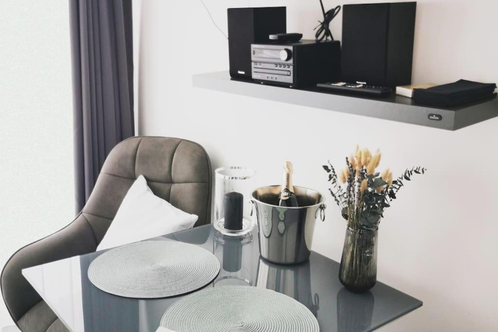 Hh 03 By Rockchair - Superhost Status - Modernes Apartment Mit Sonnigem Balkon & Premium Boxspringbetten In Winterhude - Hamburg Top Geheimtipp Kültér fotó
